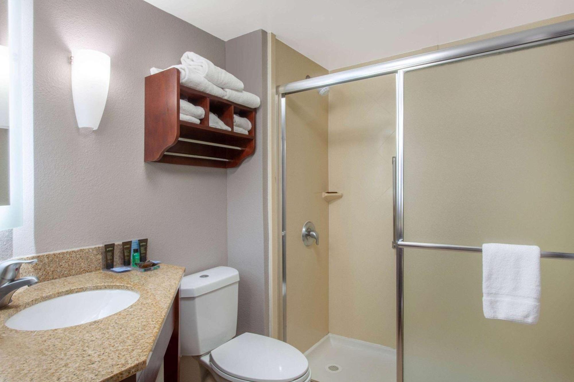 Wingate By Wyndham Charleston Coliseum Hotell North Charleston Exteriör bild