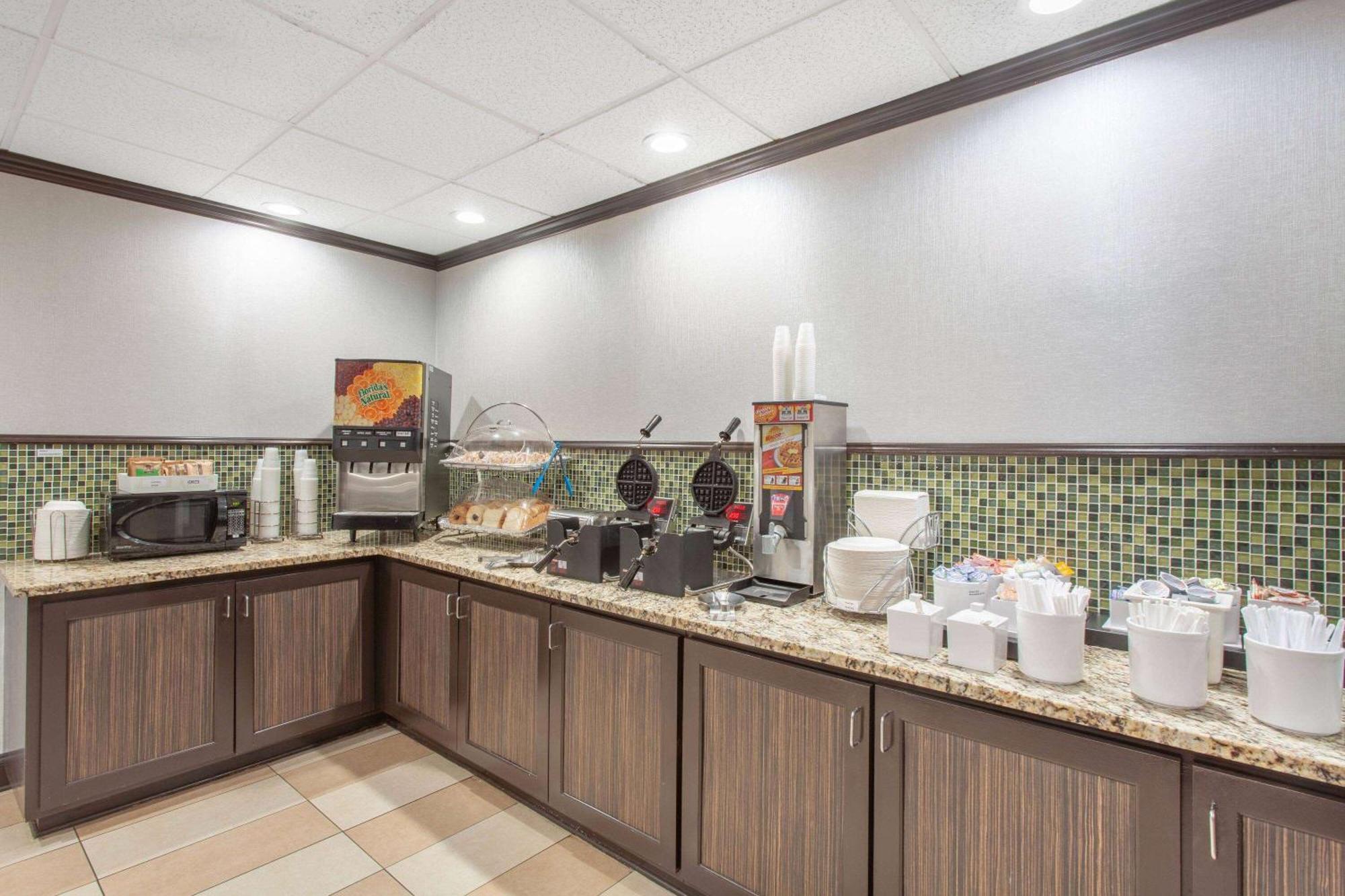 Wingate By Wyndham Charleston Coliseum Hotell North Charleston Exteriör bild